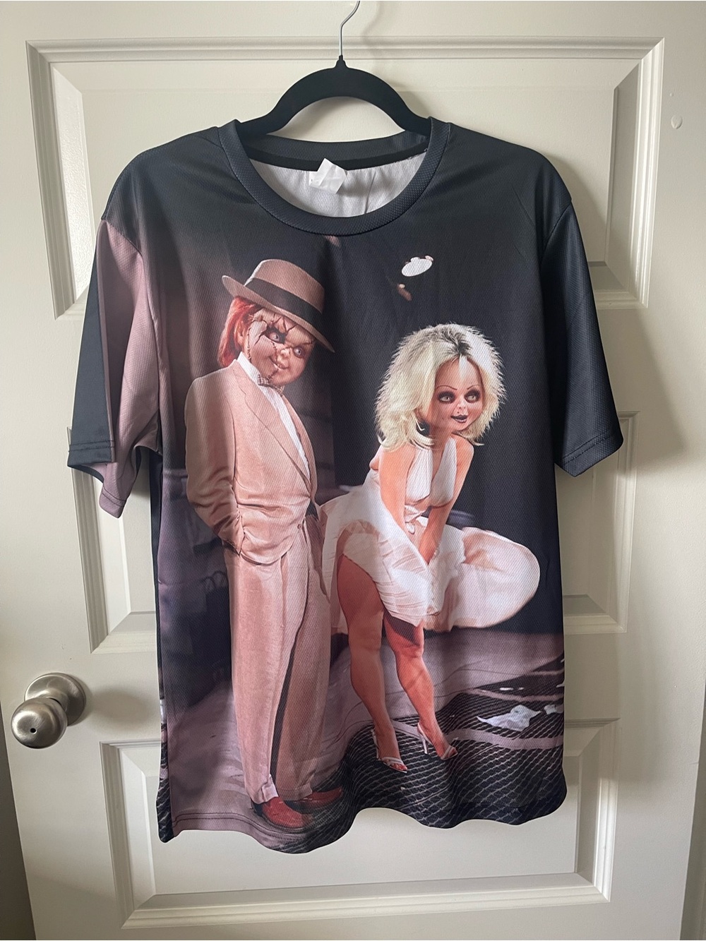 Men’s M Graphic Short Sleeve Tee with Black and Pink Illustration